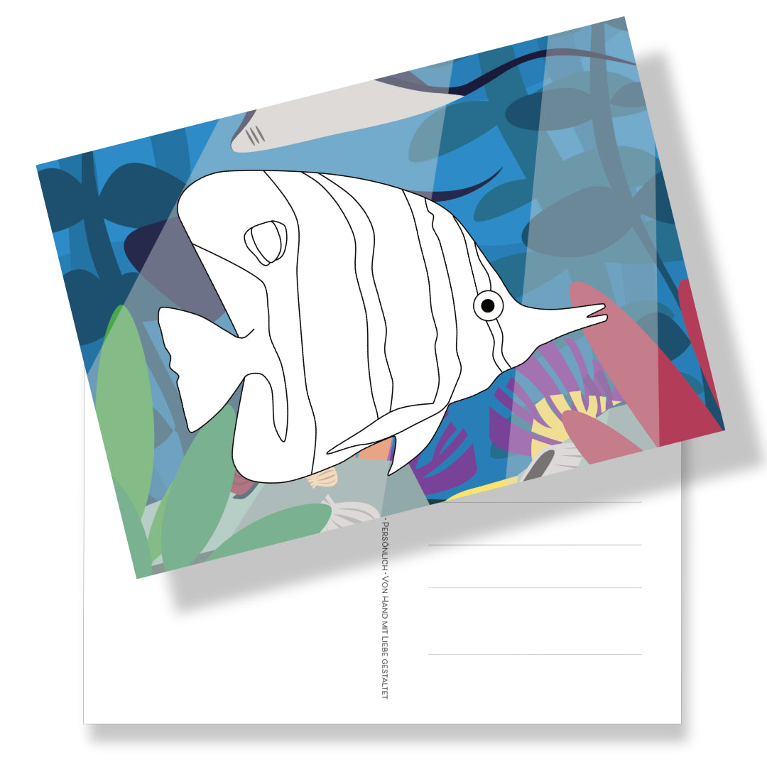 Postkarte im DIN A5 Format  mit Fisch zum Ausmalen auf Fotohintergrund. Rückseite mit Adressfeld und Fisch-Briefmarke.