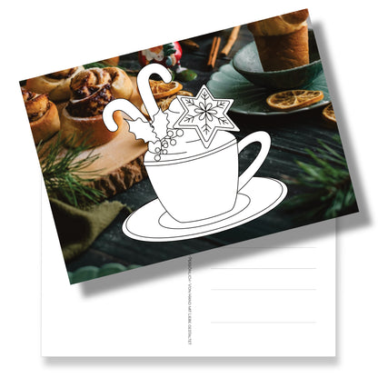 Postkarte mit Kaffeetasse zum Ausmalen auf Fotohintergrund. Weihnachtlicher Malspaß zum Verschicken. Wunderschöne Malbuch Variante.