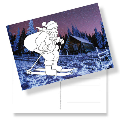 Postkarte mit einem Weihnachtsman auf Skiern zum Ausmalen auf winterlichen Fotohintergrund. Rückseite mit Adressfeld und weihnachtlcher Briefmarke. Das richtige, wenn man von Herzen verschenken möchte.