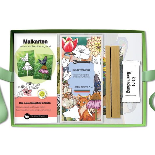 Offenes Geschenkset "Farbfunken" mit Malkartenset, 12 Buntstiften, Kartenhalter und kleiner Überraschung, liebevoll arrangiert. Kreativste zum Ausmalen und Verschenken.