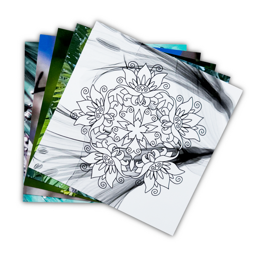 Grußkarten-Set 21×21 cm mit Mandala-Motiven in Grün-, Blau-, Türkis- und Schwarz-Weiß-Tönen auf Fotohintergrund. 5 kreative Karten zum Ausmalen.