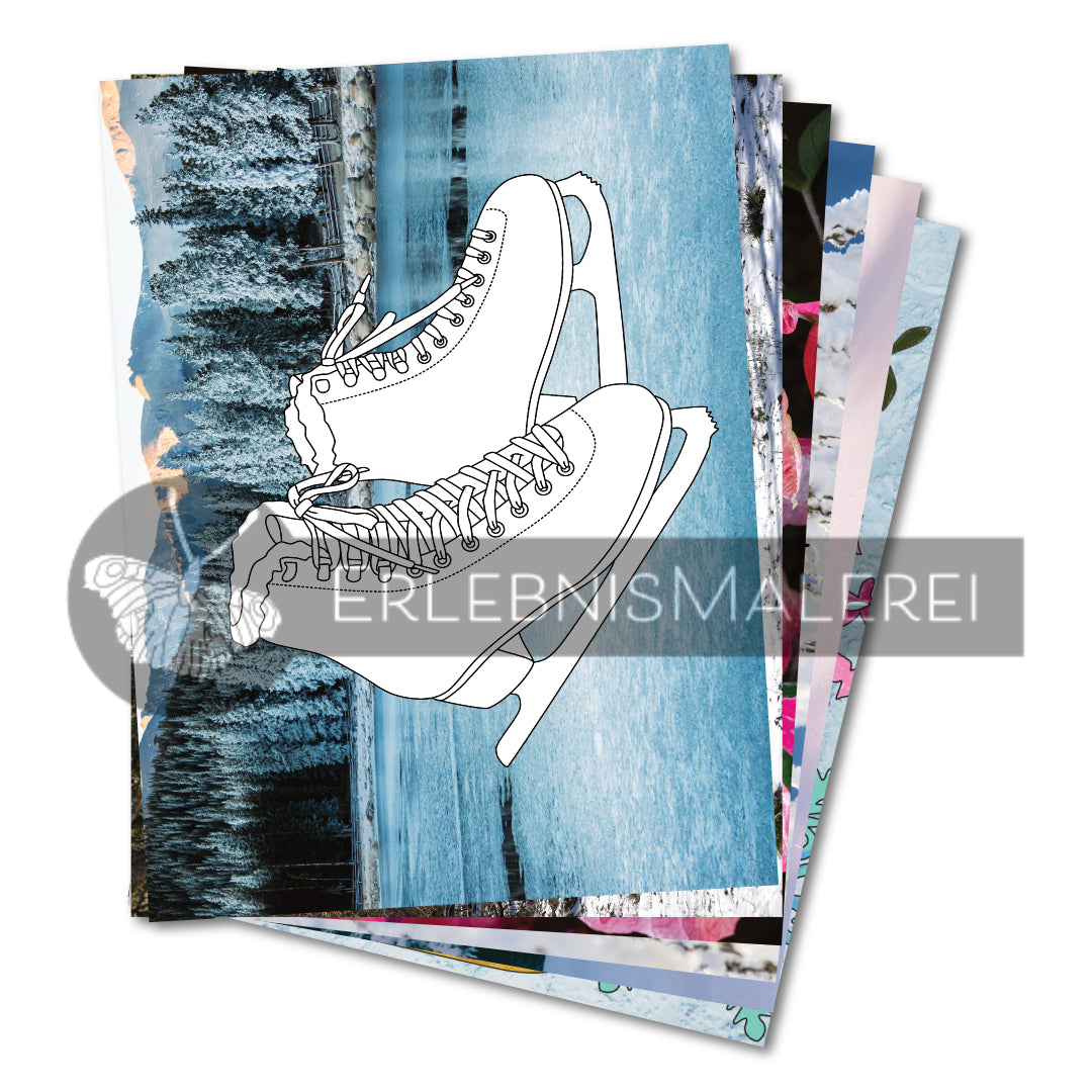 Ein Produktfoto zeigt ein aufgefächertes Malkarten Set von ErlebnisMalerei, ein winterliches Malbuch in Kartenform. Auf der vordersten DIN A4 Karte sind zwei Schlittschuhe als Ausmalmotiv vor einem gefrorenen See abgebildet. Dahinter liegen weitere Malkarten mit unterschiedlichen Winterfotohintergründen und Schwarzweißzeichnungen. Über dem Bild liegt ein transparenter ErlebnisMalerei-Schriftzug mit Schmetterlingslogo.